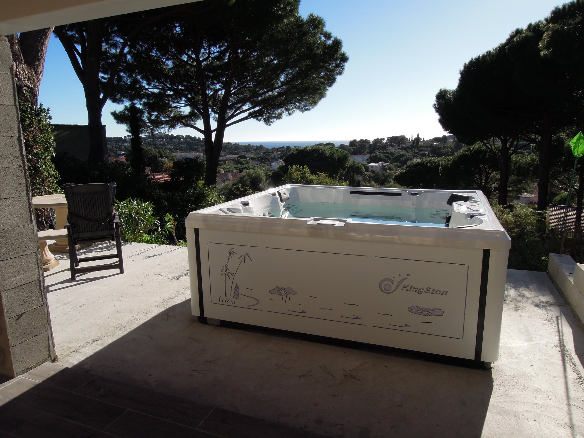 Whirlpool mit Meerblick